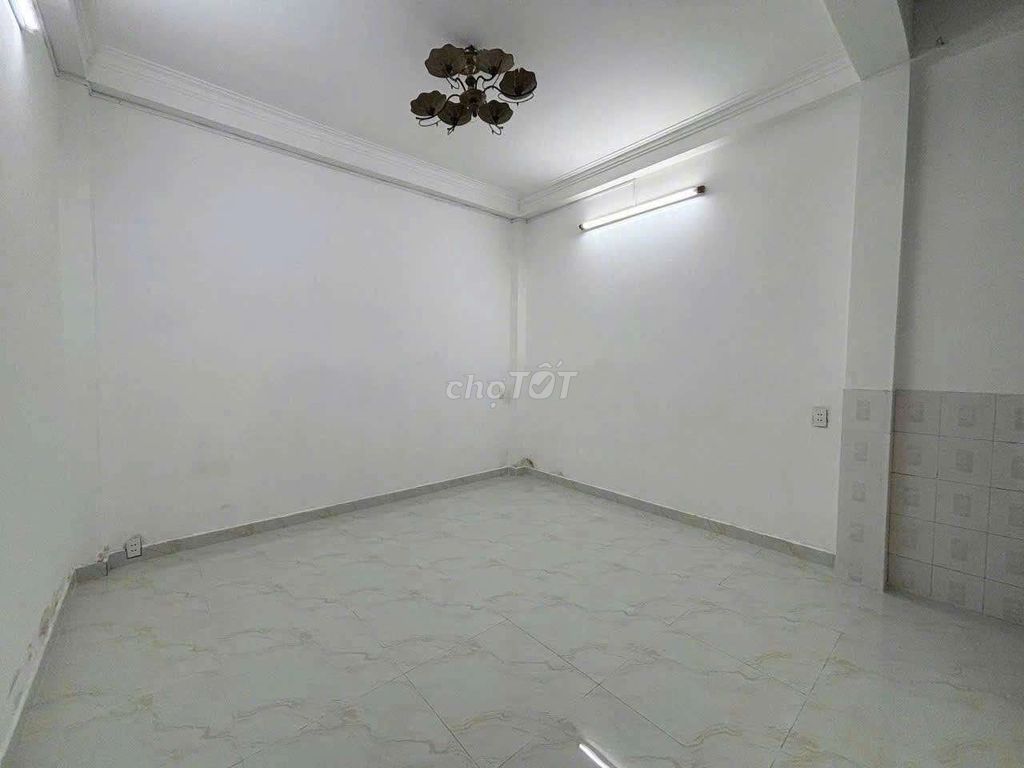 Cash on Chu Văn An-four bedrooms-- 20 million.