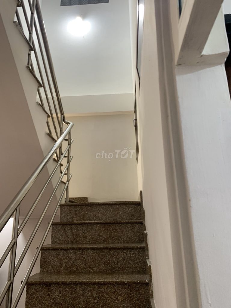 8th District, 2 stories, 2 bedrooms-- 11.5 million a month.