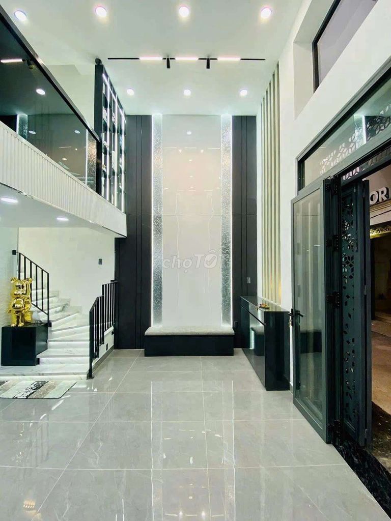 Rent the entire Super-Major Three Beds, Full DI, Qq02014 Gò Vấp