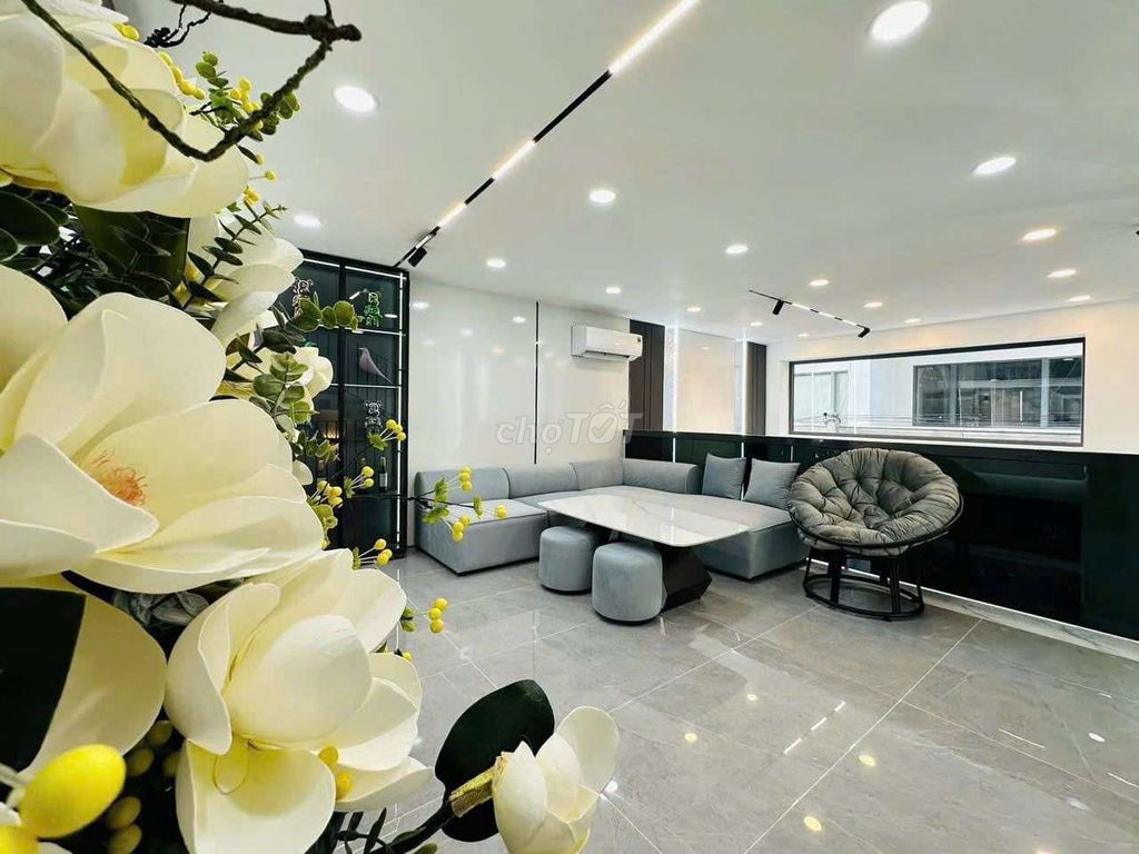 Rent the entire Super-Major Three Beds, Full DI, Qq02014 Gò Vấp