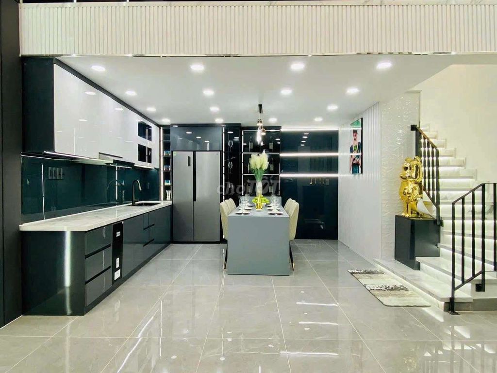 Rent the entire Super-Major Three Beds, Full DI, Qq02014 Gò Vấp