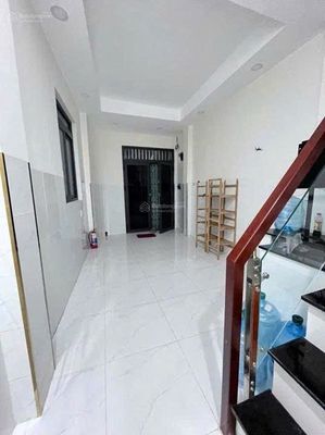 For the new house that built the L-car alley, 3rd,2 bedrooms, air conditioning, 10 million dollars.