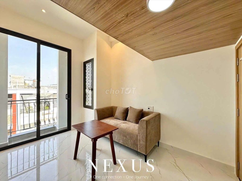 100 percent -- balcony, full interior window, Nguyễn Ảnh Thủ.