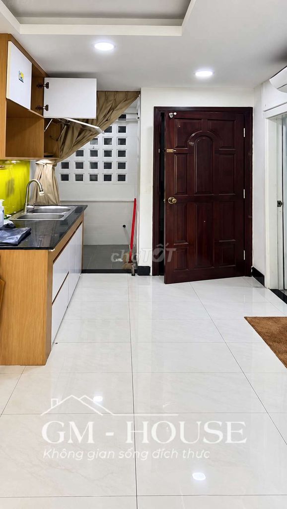 The apartment is 30 meters, the balcony, Full Seven, right at Đặng Thùy Trâm.