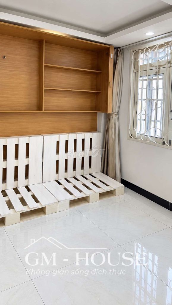 The apartment is 30 meters, the balcony, Full Seven, right at Đặng Thùy Trâm.