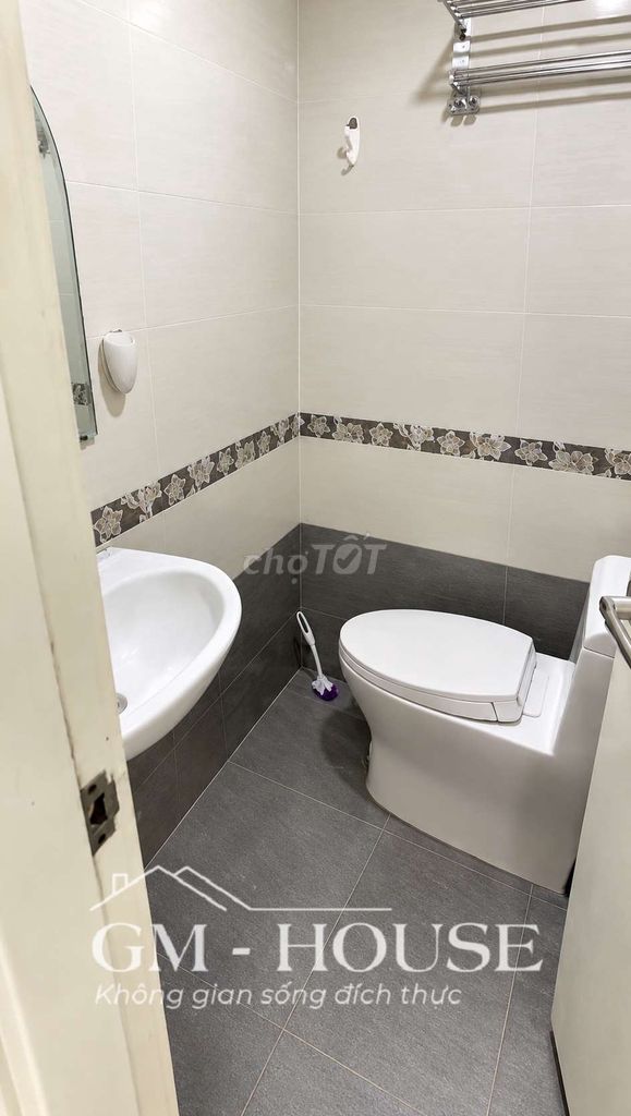 The apartment is 30 meters, the balcony, Full Seven, right at Đặng Thùy Trâm.