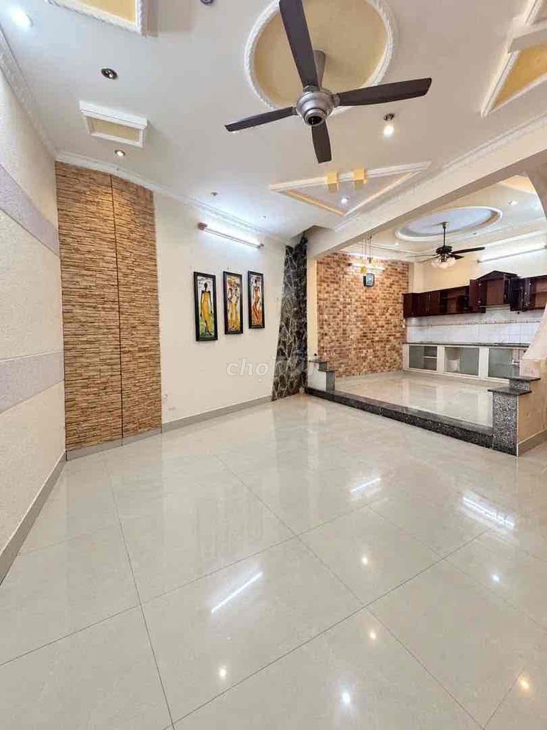 The clean house - the People's Area - 5 x 10 meters - 4 bedrooms - 19 million refrigerators