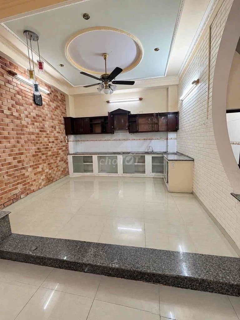 The clean house - the People's Area - 5 x 10 meters - 4 bedrooms - 19 million refrigerators
