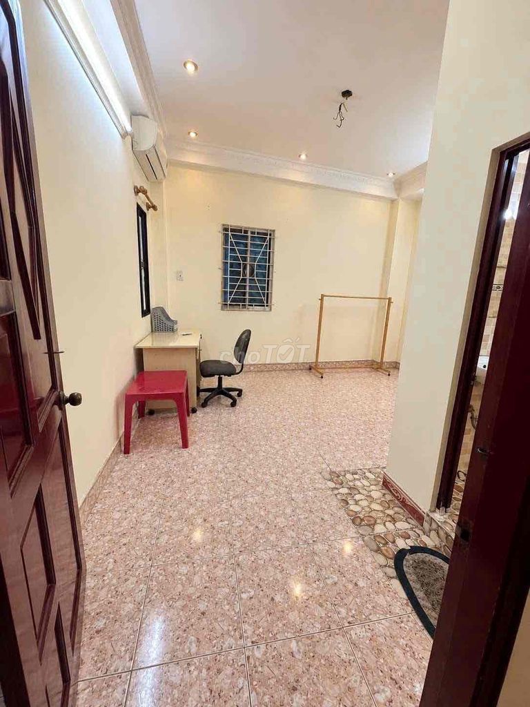 The clean house - the People's Area - 5 x 10 meters - 4 bedrooms - 19 million refrigerators