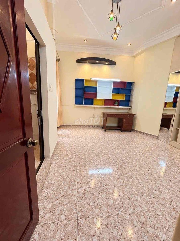 The clean house - the People's Area - 5 x 10 meters - 4 bedrooms - 19 million refrigerators