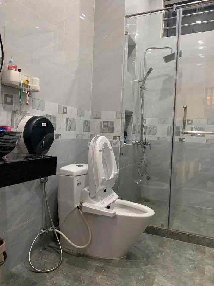 Rent a Tân Sơn Nhì alley house, two bedrooms, 5 m16 meters, one floor, whatever.