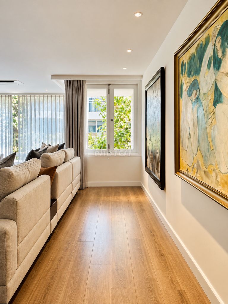 Rent a high-end street - full interior - with private vault - 40 million.