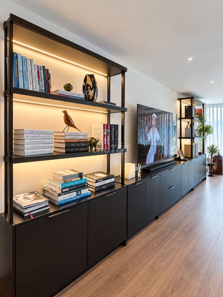Rent a high-end street - full interior - with private vault - 40 million.