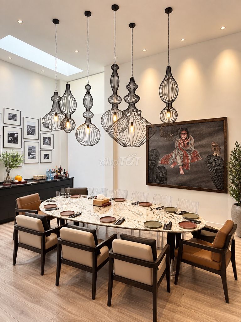 Rent a high-end street - full interior - with private vault - 40 million.
