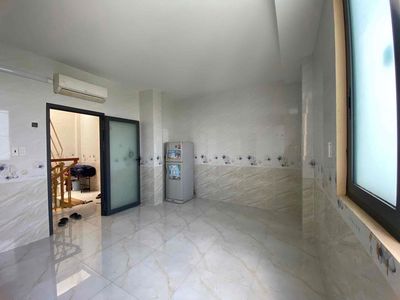 Get Studio the Wyden Worple Windows Hive - Cold Machines, Photo-Cold House