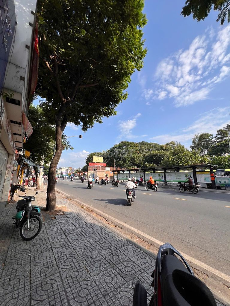 Rent a 60 Hòa Bình cash house - area: 5 x 26 meters. 4 Levels