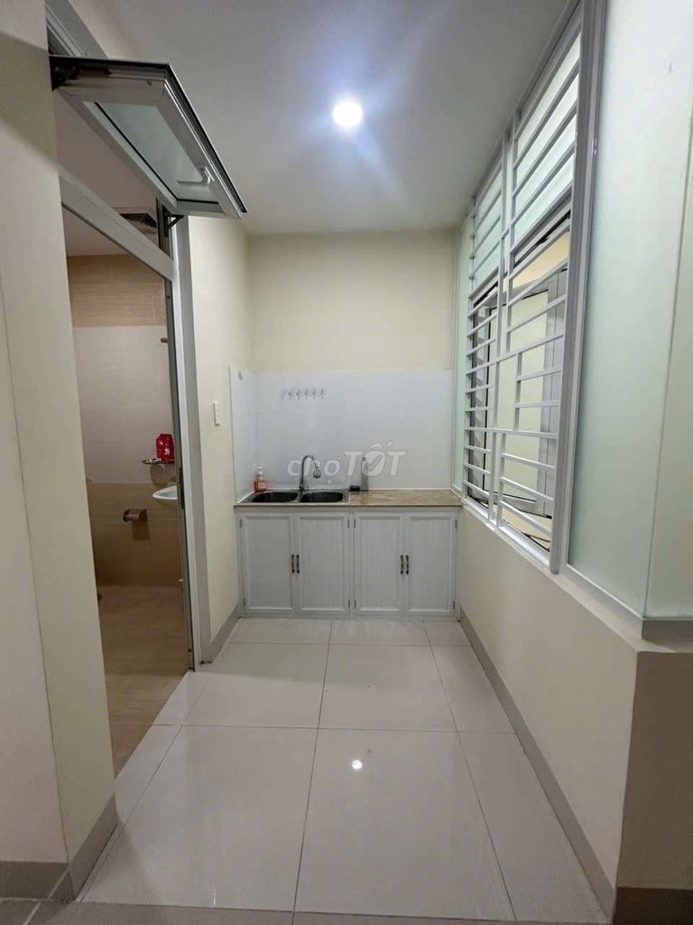 The room is near Gò Vấp, Dương Quảng Hàm,730 6, which is 3 million/5/th.
