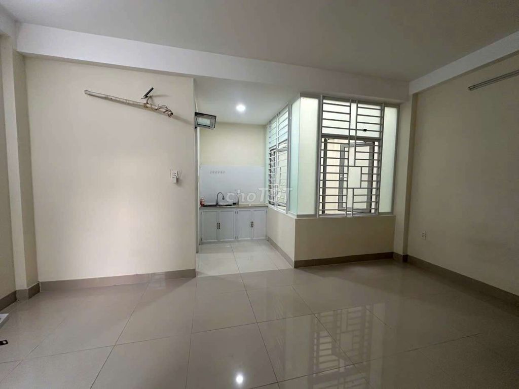 The room is near Gò Vấp, Dương Quảng Hàm,730 6, which is 3 million/5/th.