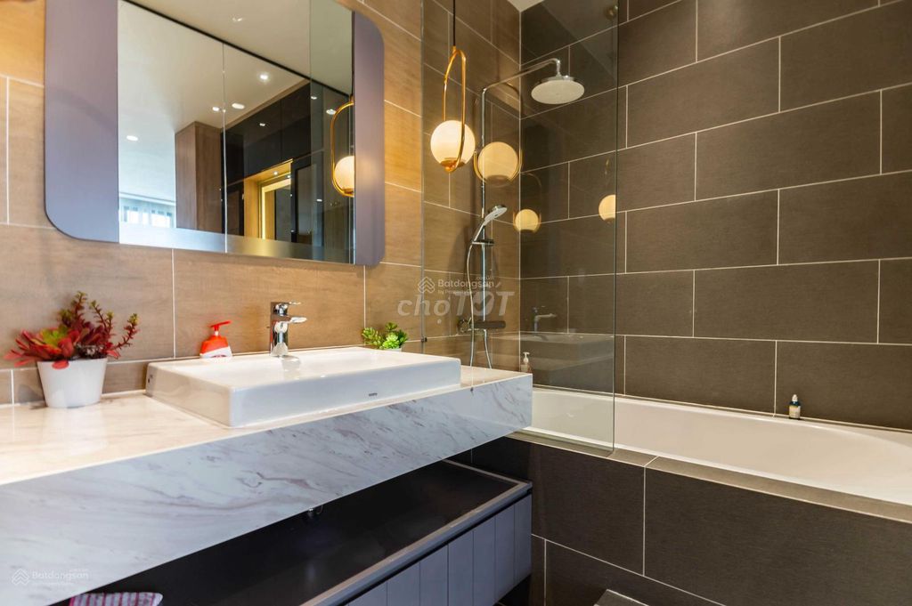 Need to rent a Âu Cơ Tower apartment, area: 98 meters two, three bedrooms, two toilets, ntc