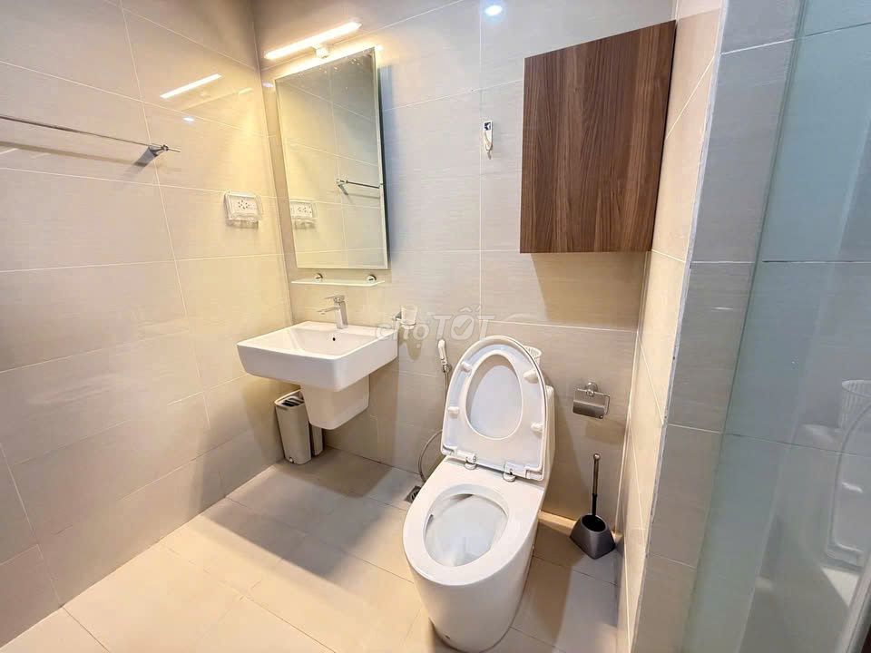 Rent C/c Sky Center, 16 Phổ Quang for renting 3 bedrooms at 18 million a month.