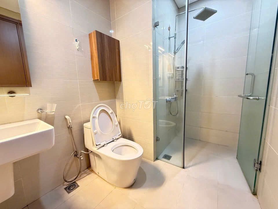 Rent C/c Sky Center, 16 Phổ Quang for renting 3 bedrooms at 18 million a month.