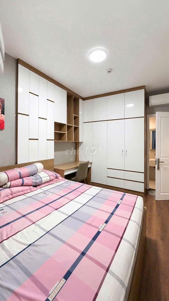 Pearl Plaza high-end apartment. Go, go, go, go, go, go, go! 70 meters two bedrooms. Full interior. 17 million.
