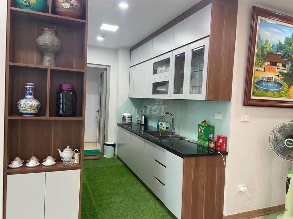 Let's rent C/c Đặng Văn Ngữ 011 3 bedrooms 16 million.