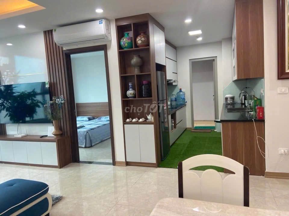 Let's rent C/c Đặng Văn Ngữ 011 3 bedrooms 16 million.