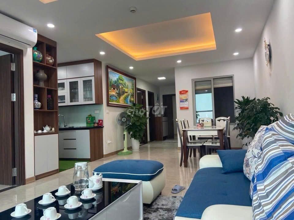 Let's rent C/c Đặng Văn Ngữ 011 3 bedrooms 16 million.