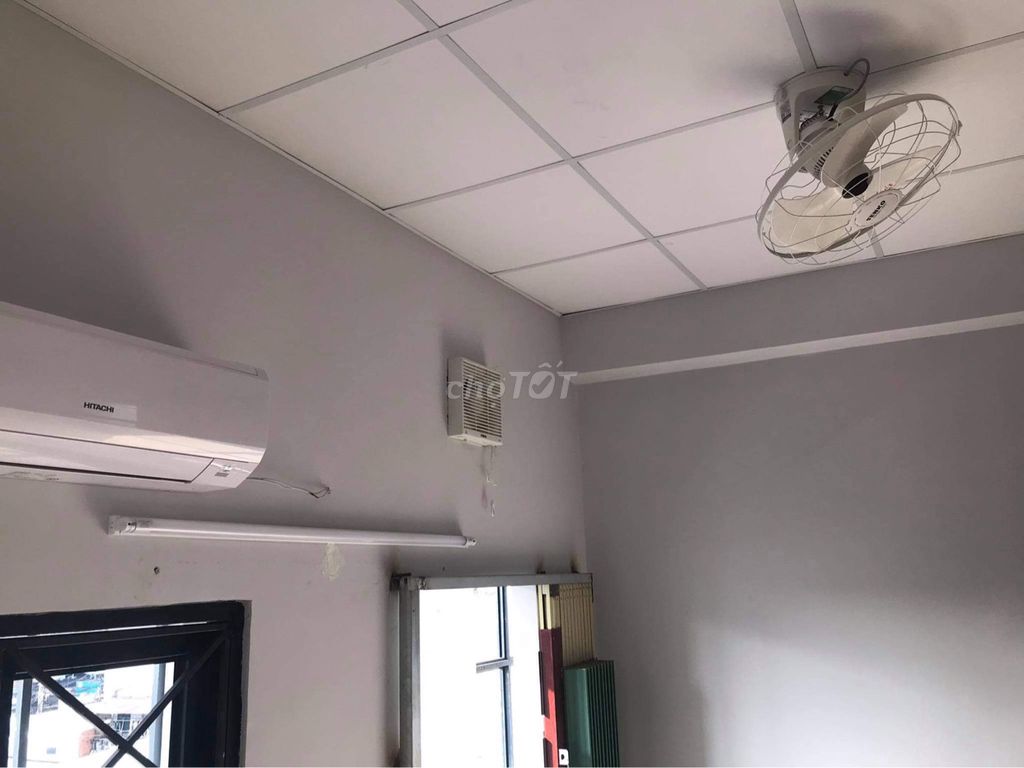 Gò Vấp. Check out the air conditioning room with a washing machine at the drying ground.
