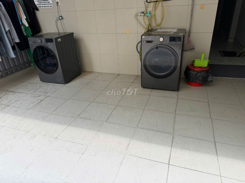 Gò Vấp. Check out the air conditioning room with a washing machine at the drying ground.