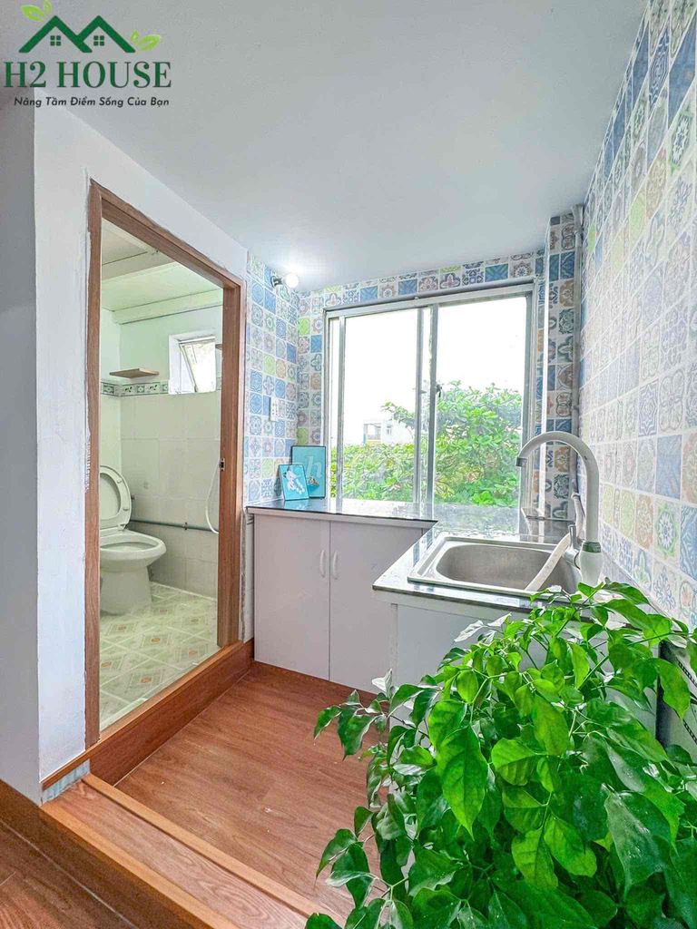 Rent the Duprix Services Room. The window is Nguyễn Thái Sơn.