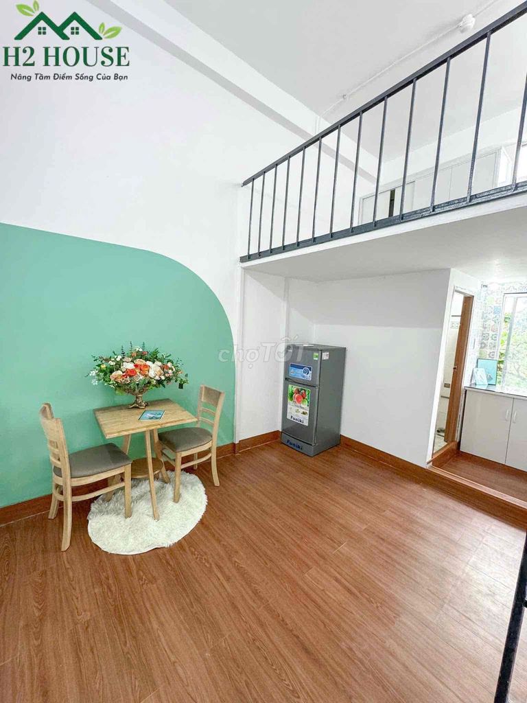 Rent the Duprix Services Room. The window is Nguyễn Thái Sơn.
