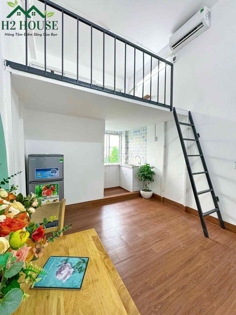 Rent the Duprix Services Room. The window is Nguyễn Thái Sơn.