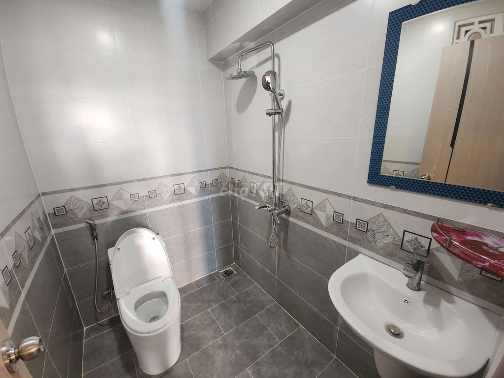 Rooms with attics, high-end furniture, cool balcony, first floor.
