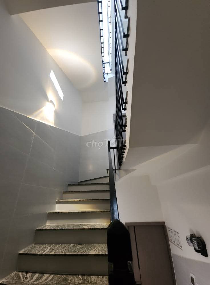 Rooms with attics, high-end furniture, cool balcony, first floor.