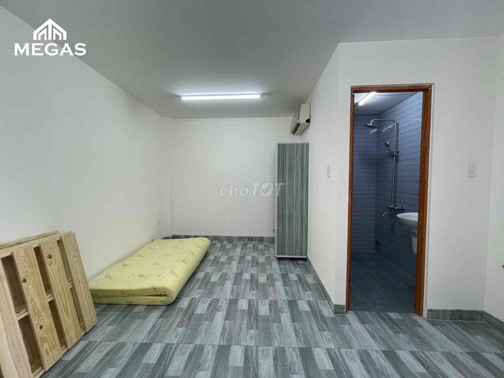 Rent the apartment. Two bedrooms. Full furniture, third floor.