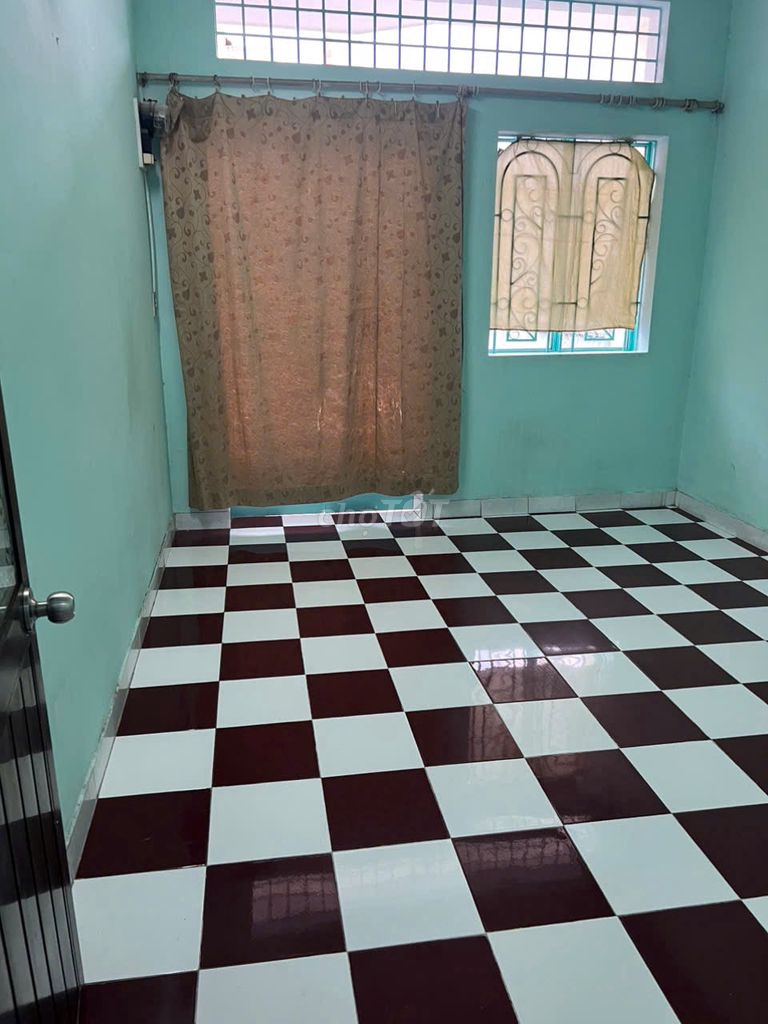 Rent the second floor of 914.