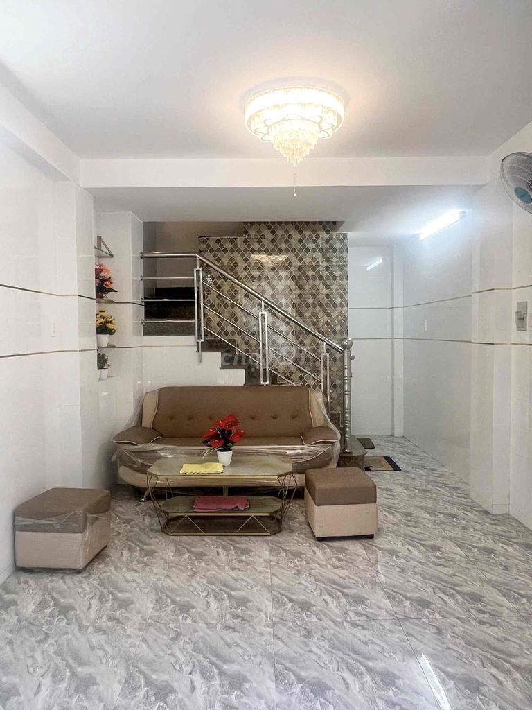4 x 7 meters 1 x 0-2 + 2 floors [2 3 toilets] Lạc Long Quân