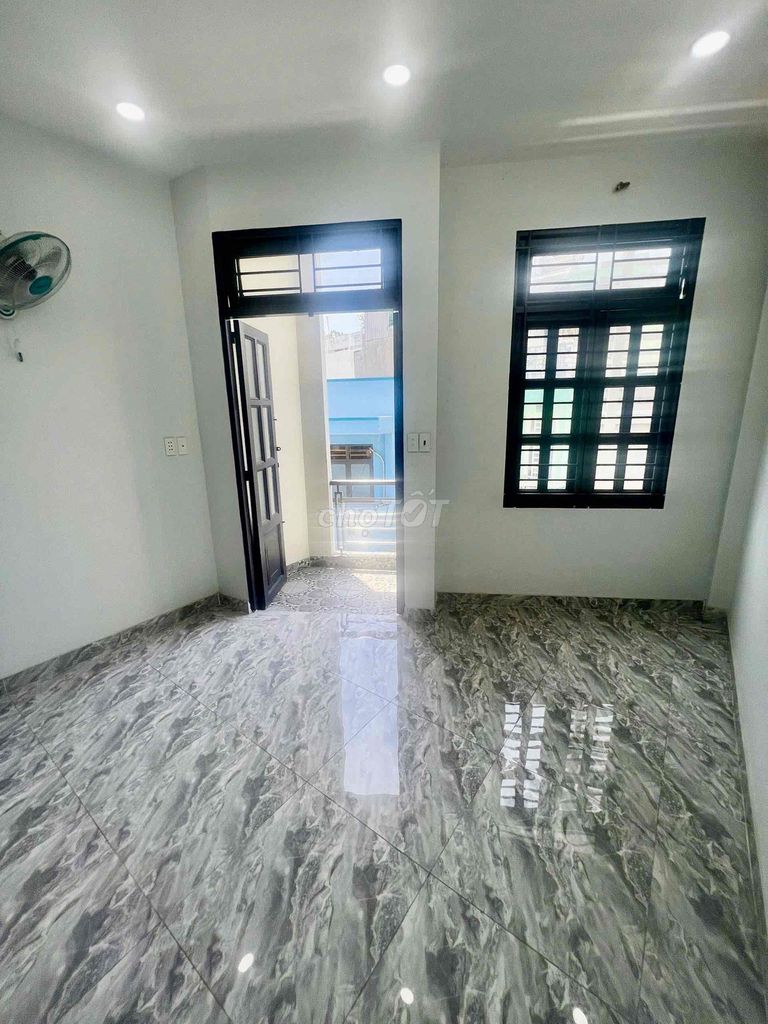 4 x 7 meters 1 x 0-2 + 2 floors [2 3 toilets] Lạc Long Quân