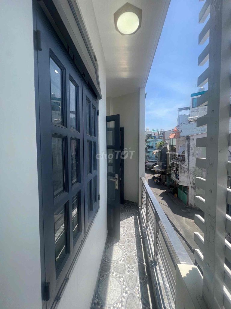 4 x 7 meters 1 x 0-2 + 2 floors [2 3 toilets] Lạc Long Quân