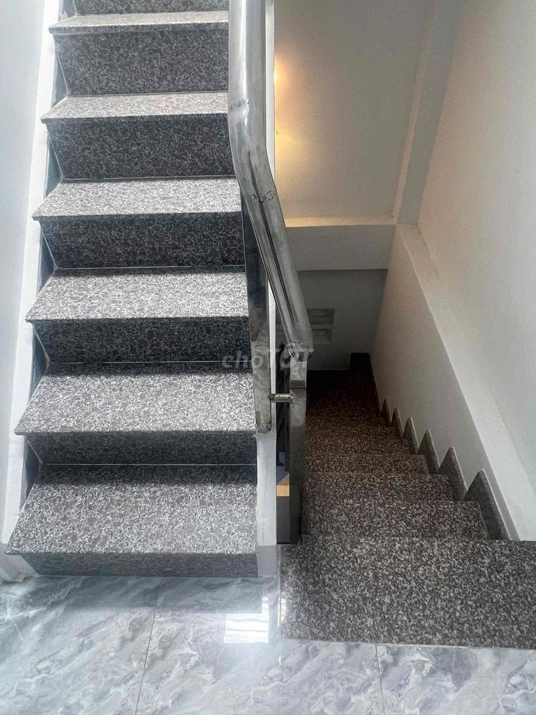 4 x 7 meters 1 x 0-2 + 2 floors [2 3 toilets] Lạc Long Quân