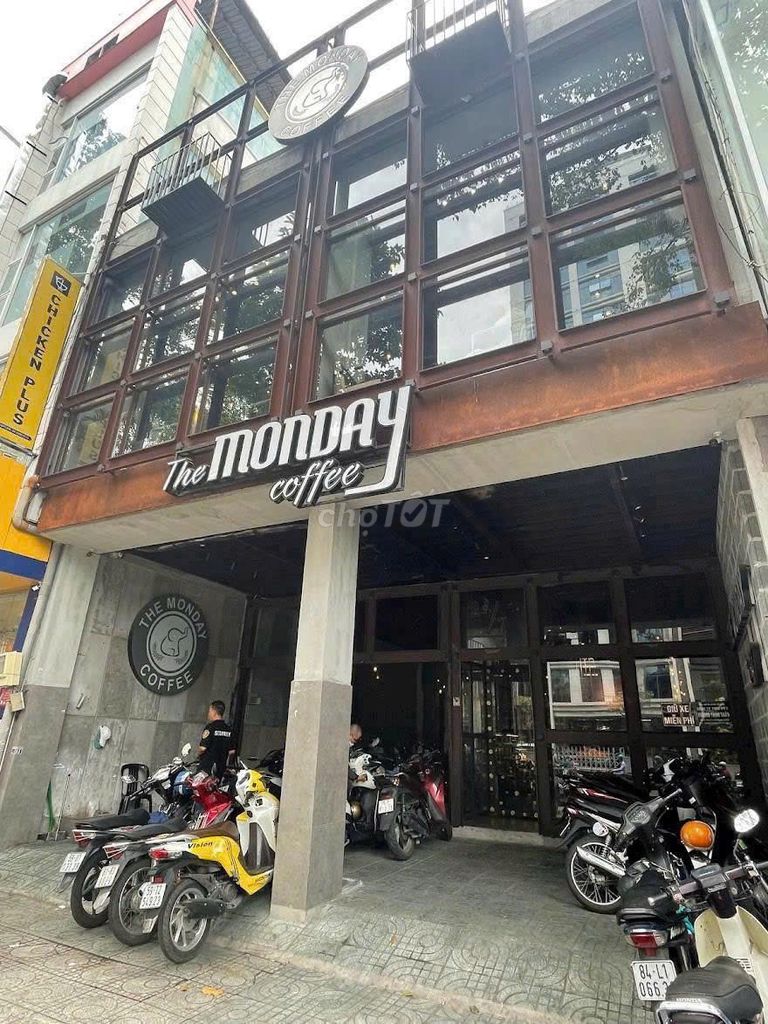 Rents 224 Nguyễn Tri Phương, District 10 – 4.4 X18 M - 60 million.