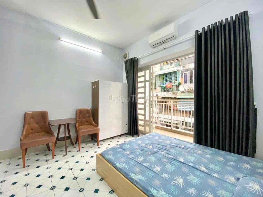 Rent a free balcony studio right off the Hoàng Sa county.