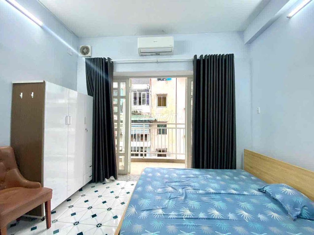 Rent a free balcony studio right off the Hoàng Sa county.