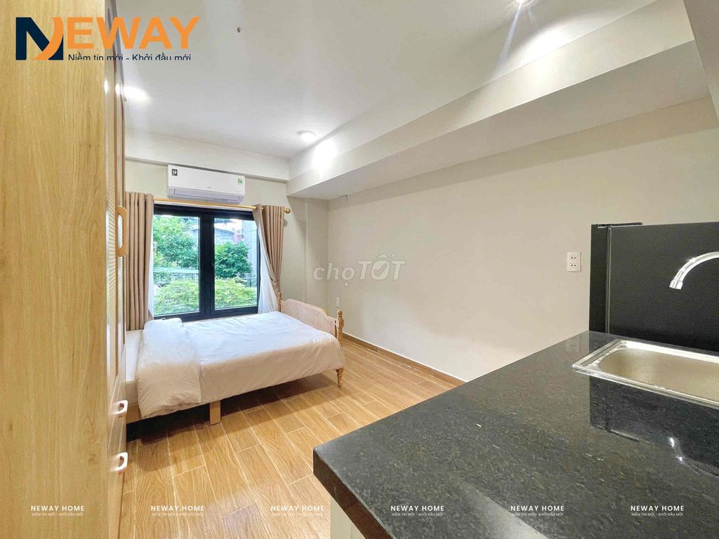Studio Tower House - clear window - Full Seven Right Sen Queen