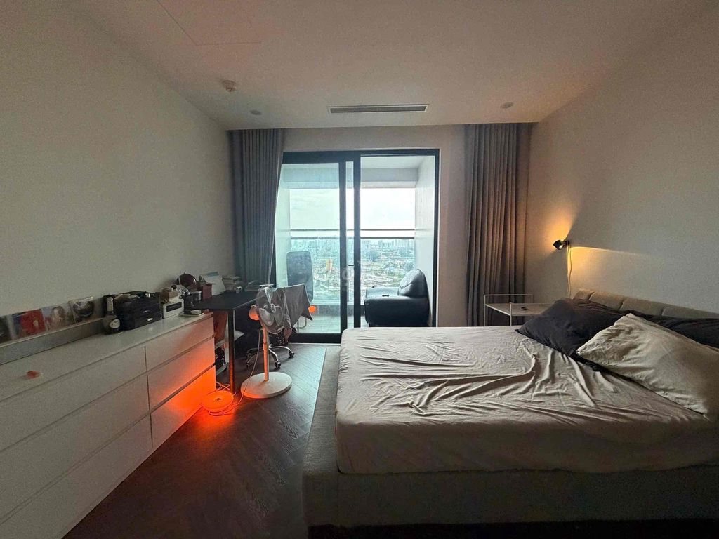In exchange for the contract of two bedrooms, two toilets, sunshine dialmond river, District 7