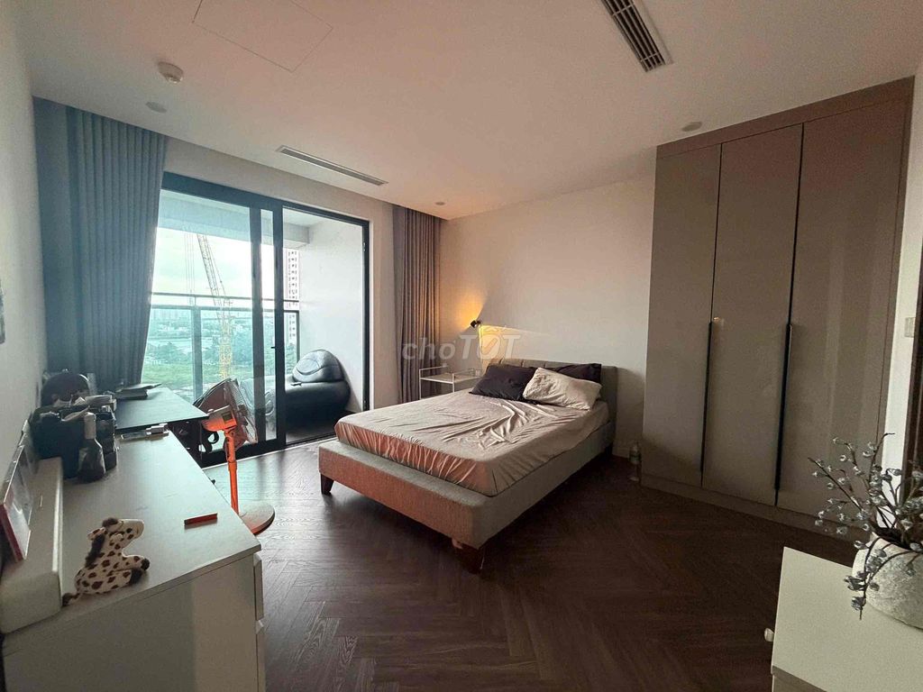 In exchange for the contract of two bedrooms, two toilets, sunshine dialmond river, District 7