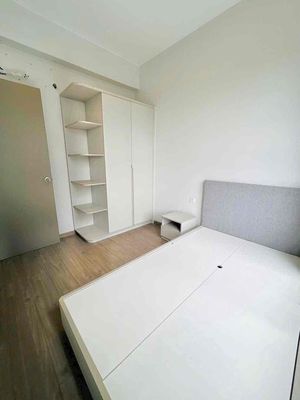 Corner 3 Bedroom; Full bed; It'll be right there. Only 9.5 million a month.