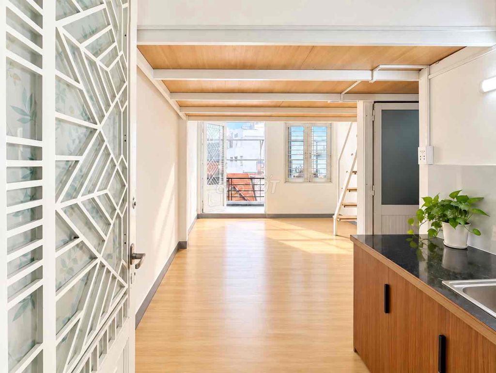 The super-split balcony room is at the same time